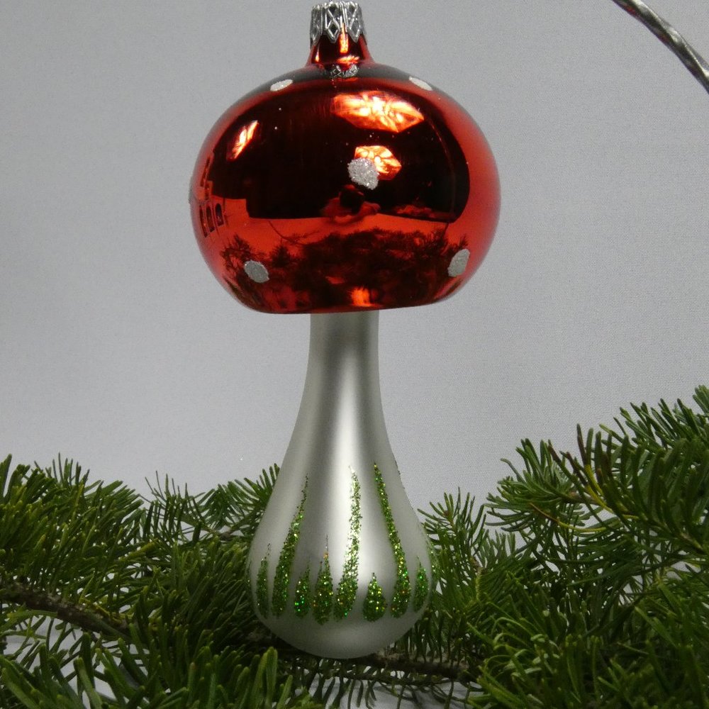 POLISH GALLERY Christmas Ornament Classic Red Mushroom, Mouth Blown 6" Glass